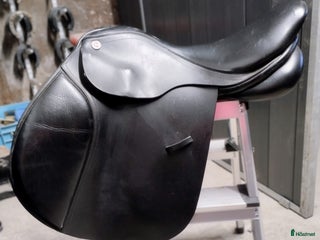 Sadlar hästutrustning till salu: Svart Fairfield flatback stl 17". - Annons 2