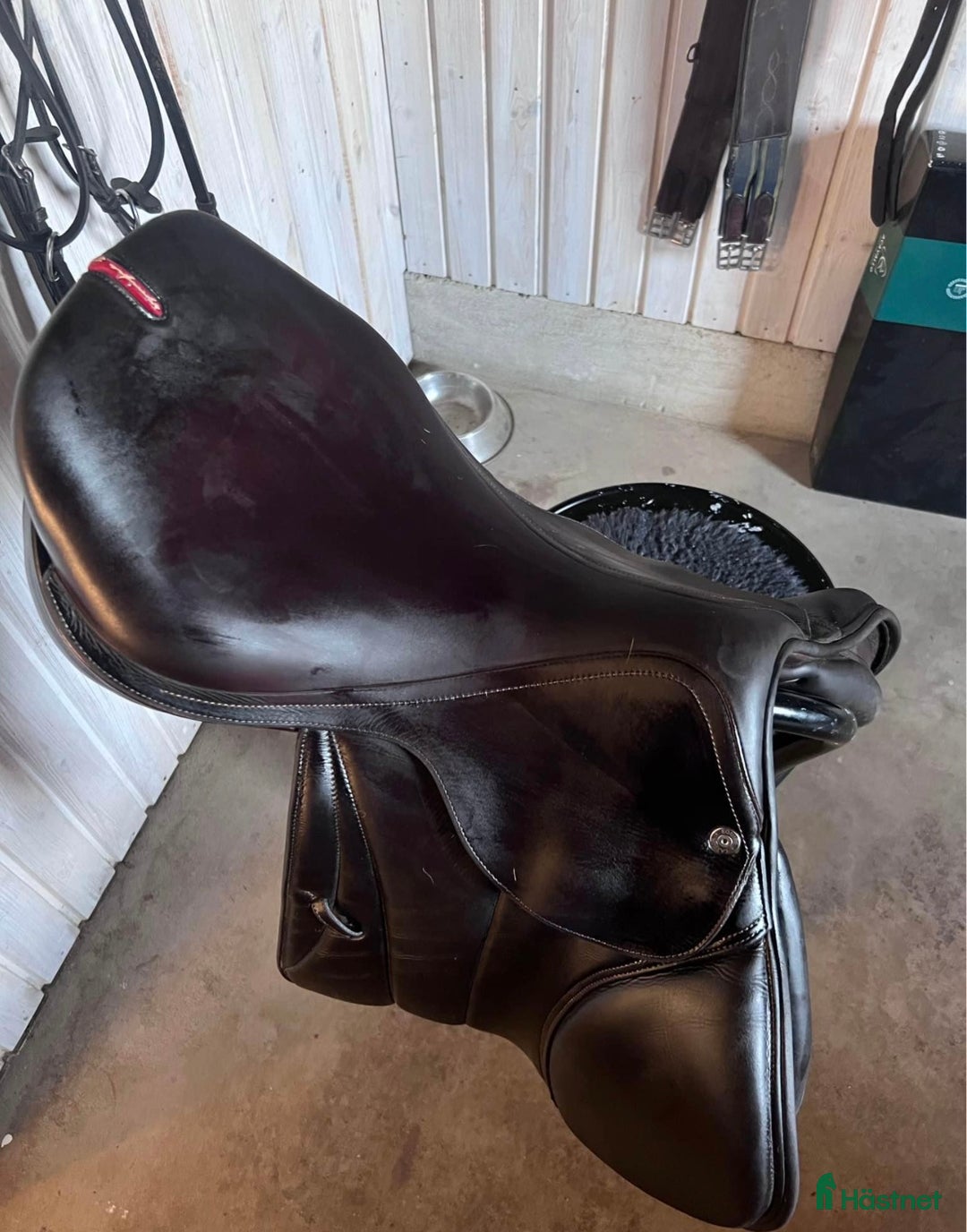Sadlar hästutrustning till salu: Mörkbrun 17,5” Equipe EK26 med L-kåpor i Borås - Annons 2
