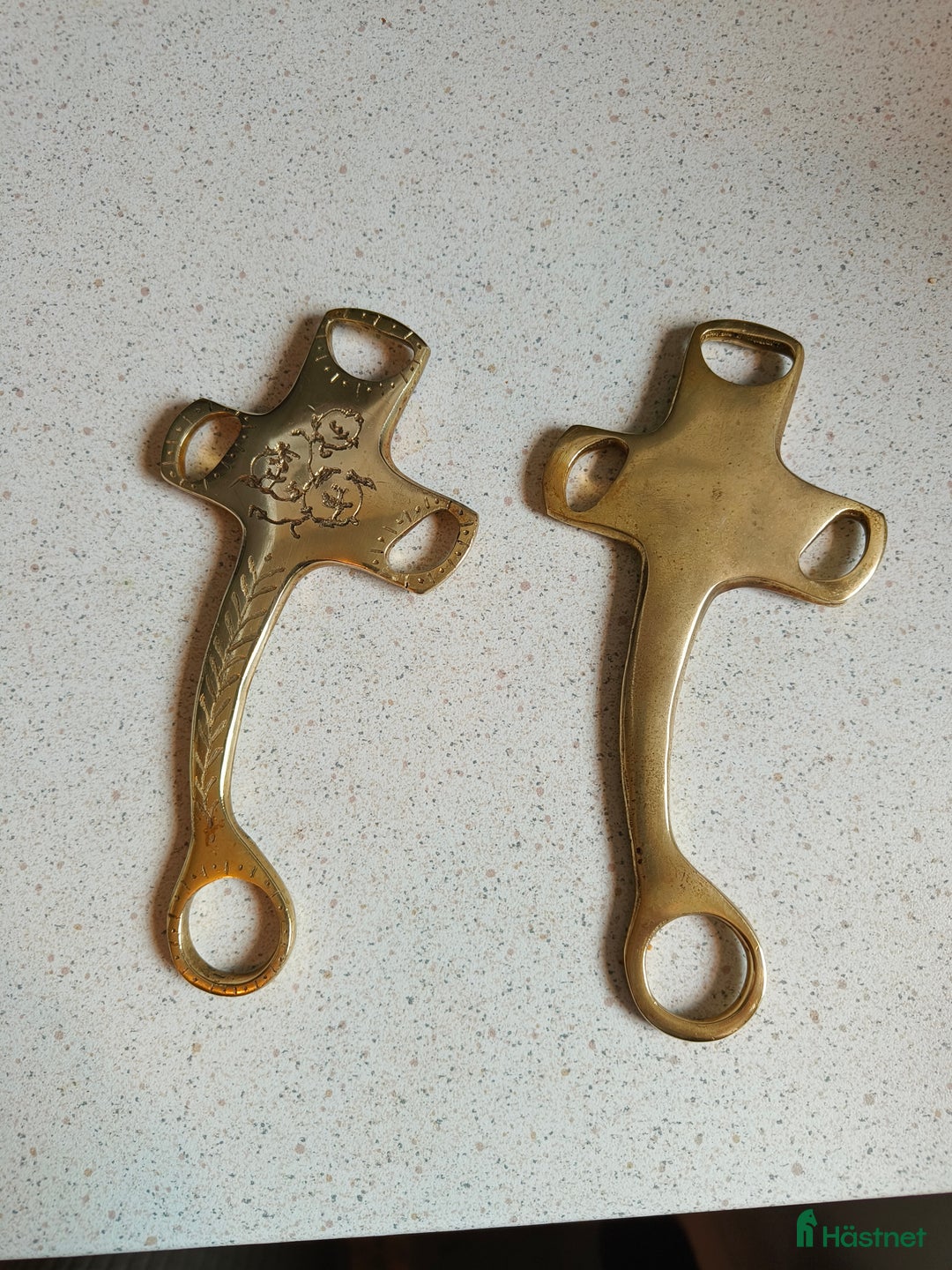 Övrig Hästutrustning hästutrustning till salu: Graverade hackamore skänklar mässing i Järbo - Annons 2