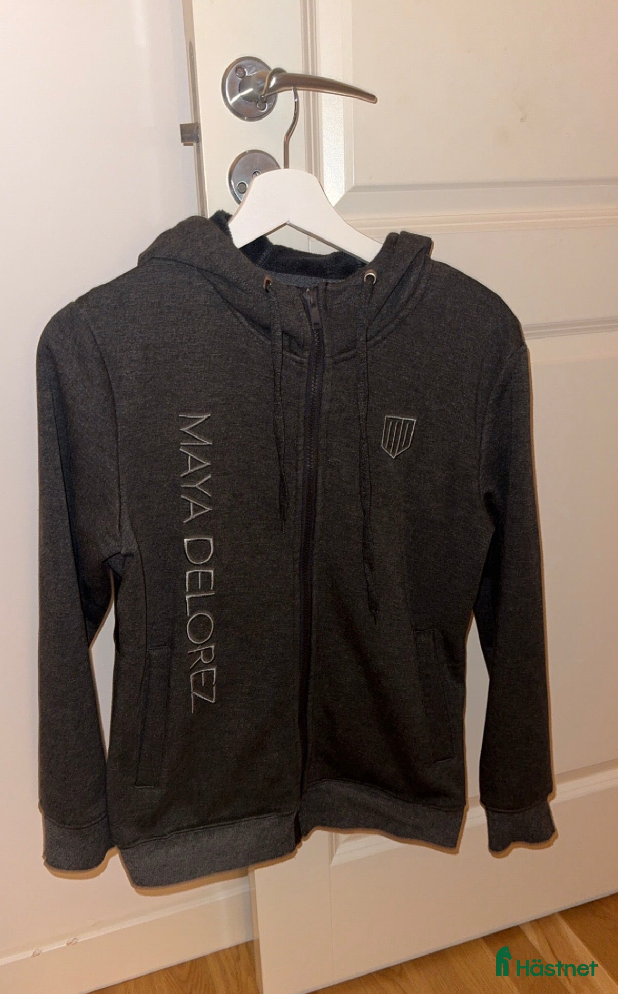 Jackor & Kavajer ryttarutrustning till salu: Grå Maya delorez hoodie  i Täby - Annons 16