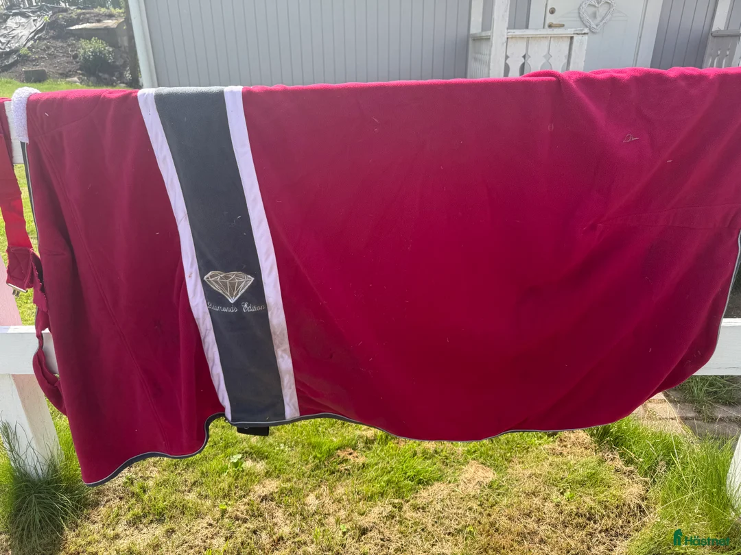 Täcken hästutrustning till salu: Hästtäcken i Linköping - Annons 4
