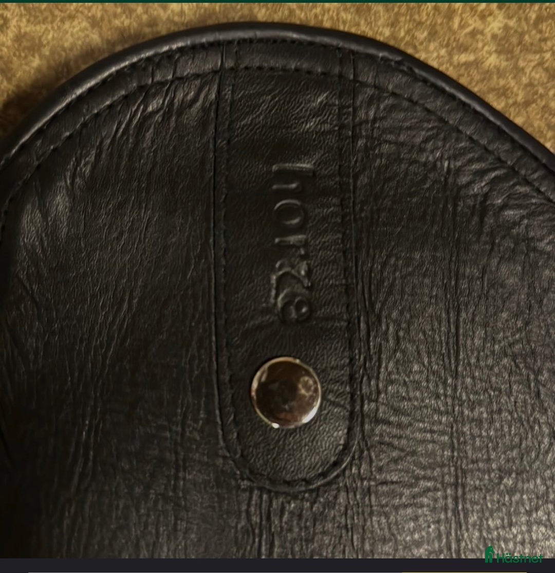 Övrig Ryttarutrustning ryttarutrustning till salu: Svarta shortchaps i läder från Horze i Torsåker - Annons 3