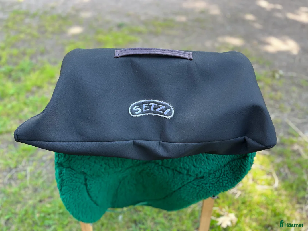 Sadlar hästutrustning till salu: Trevlig lättvikts sadel säljes  i Hässleholm - Annons 6