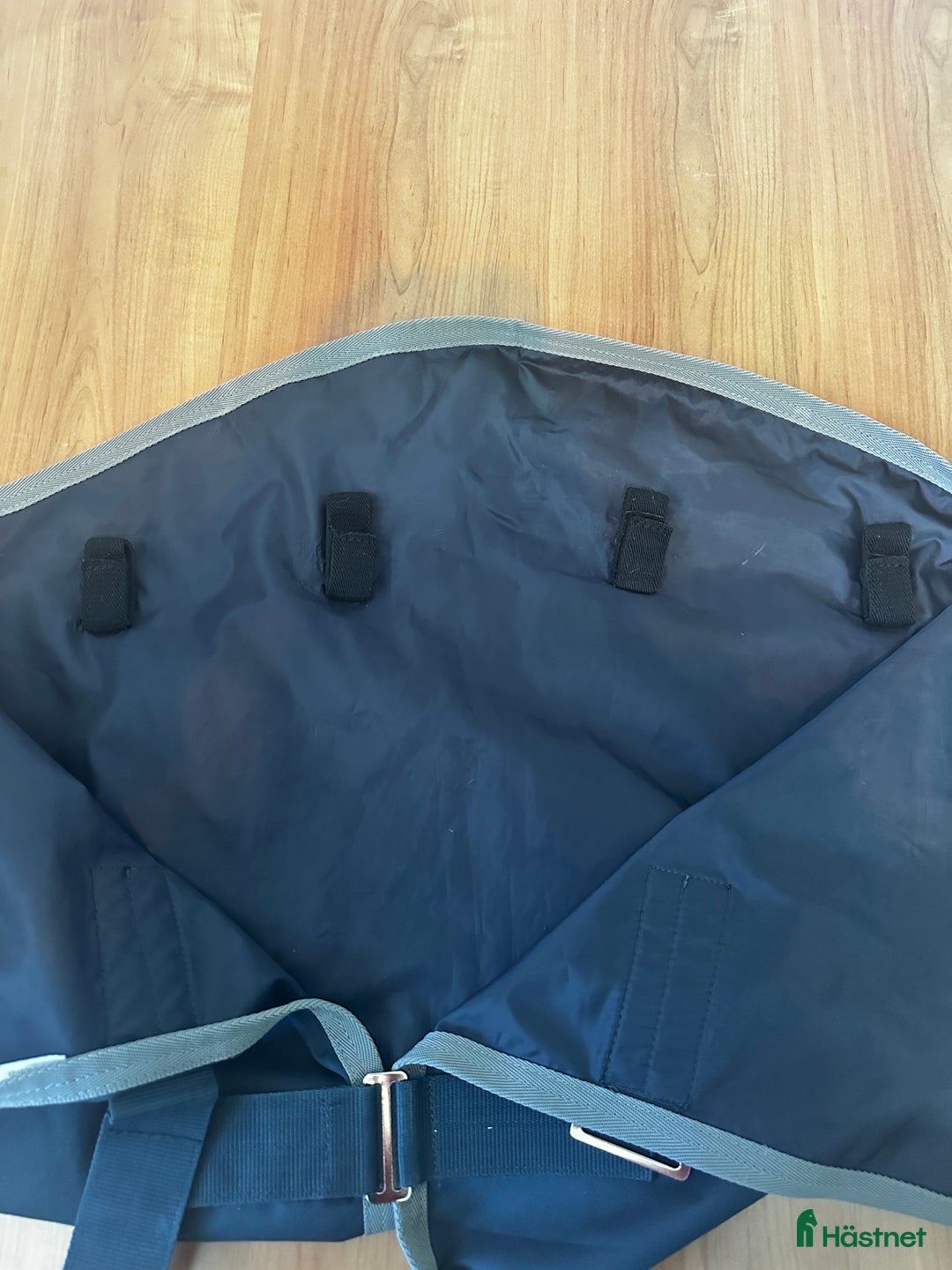 Täcken hästutrustning till salu: Halstäcke i Strängnäs - Annons 2