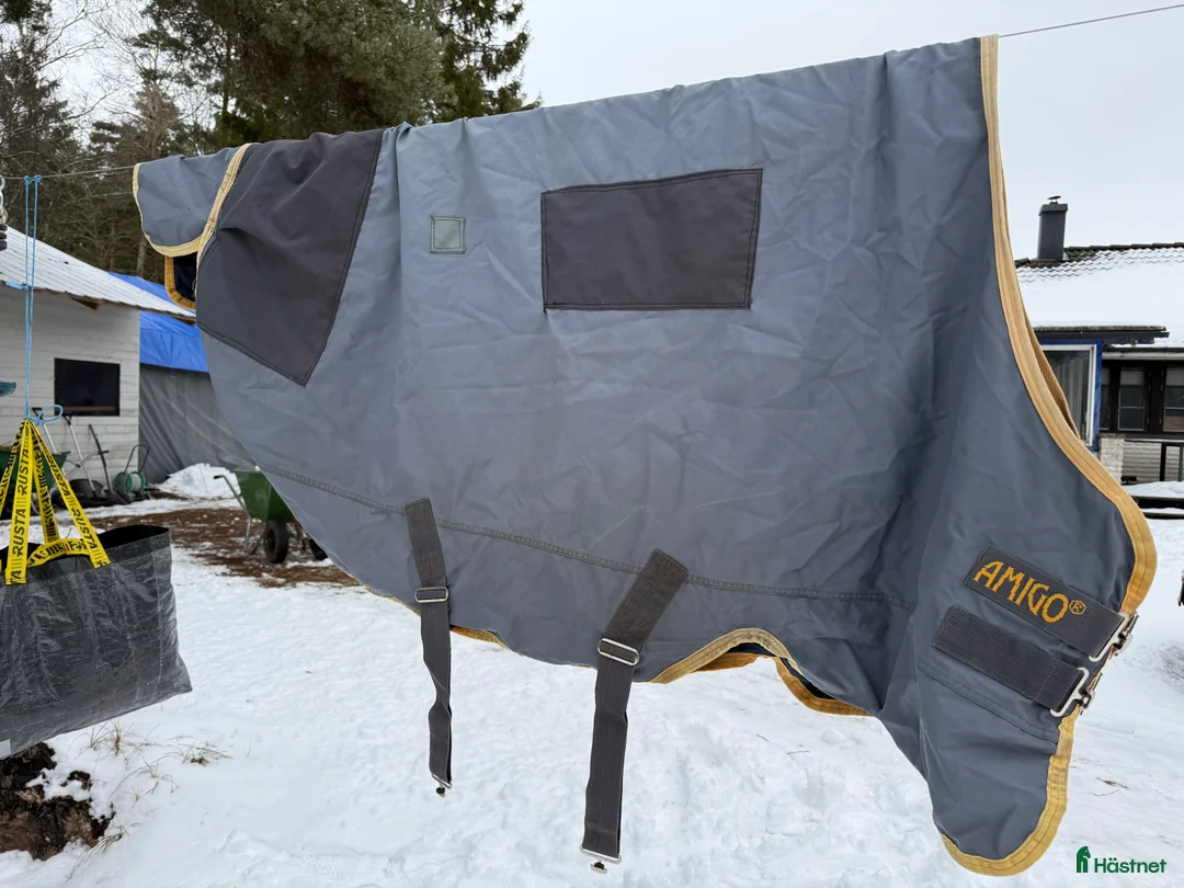 Täcken hästutrustning till salu: Utetäcke regntäcke Horseware i Visby - Annons 2