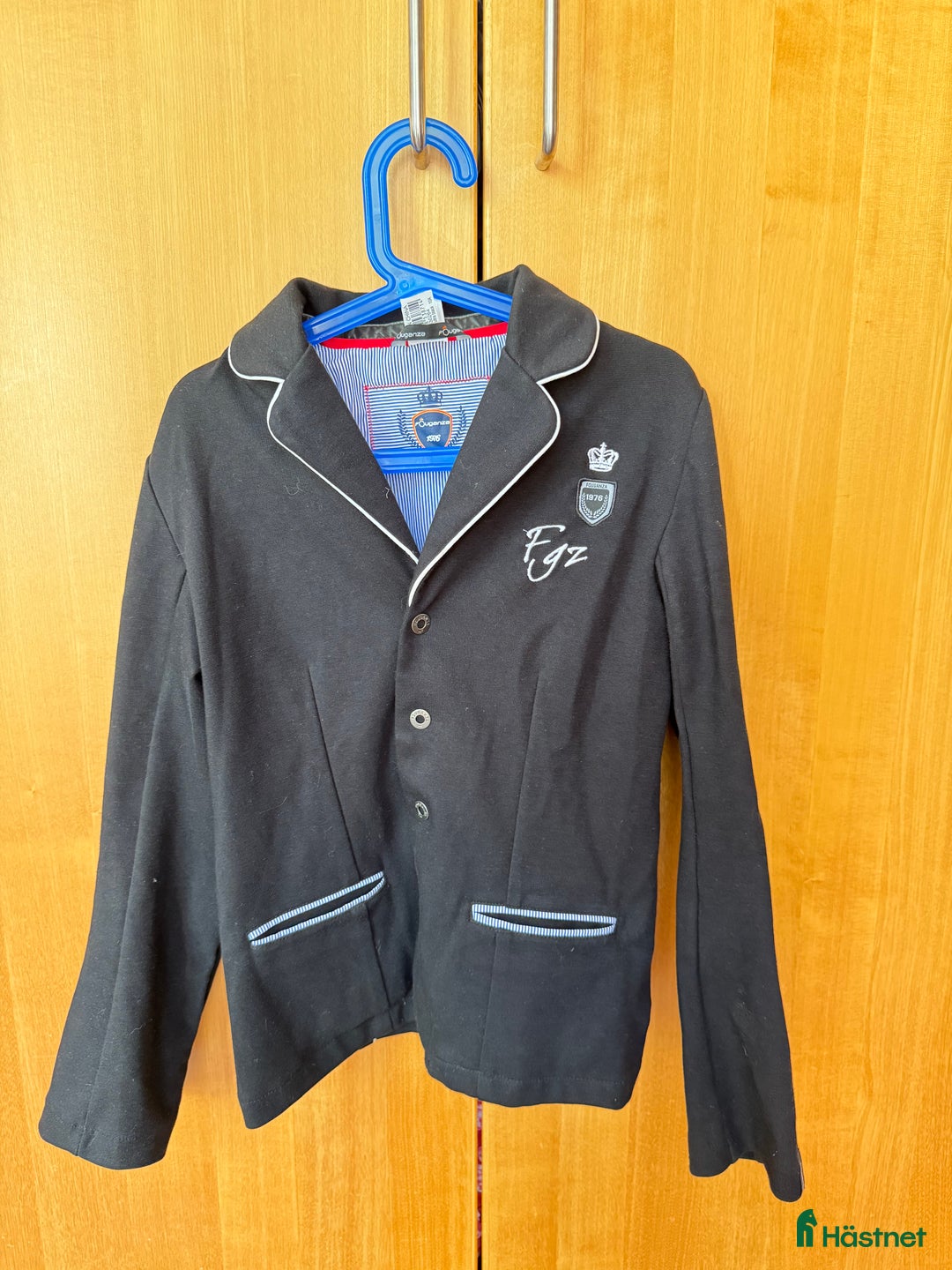 Jackor & Kavajer ryttarutrustning till salu: Superfin tävlingskavaj! i Höllviken - Annons 1