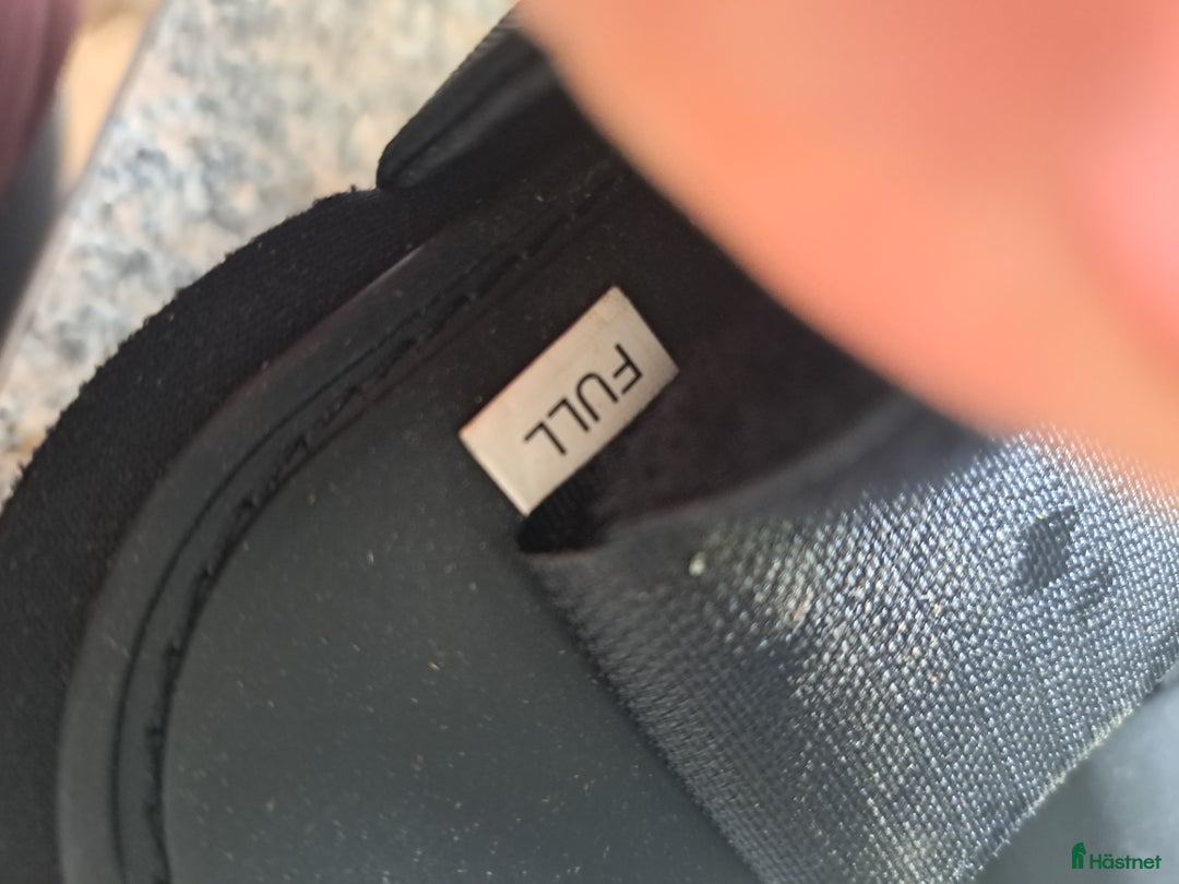 Benskydd hästutrustning till salu: Fina oanvända senskydd i Ljusterö - Annons 3