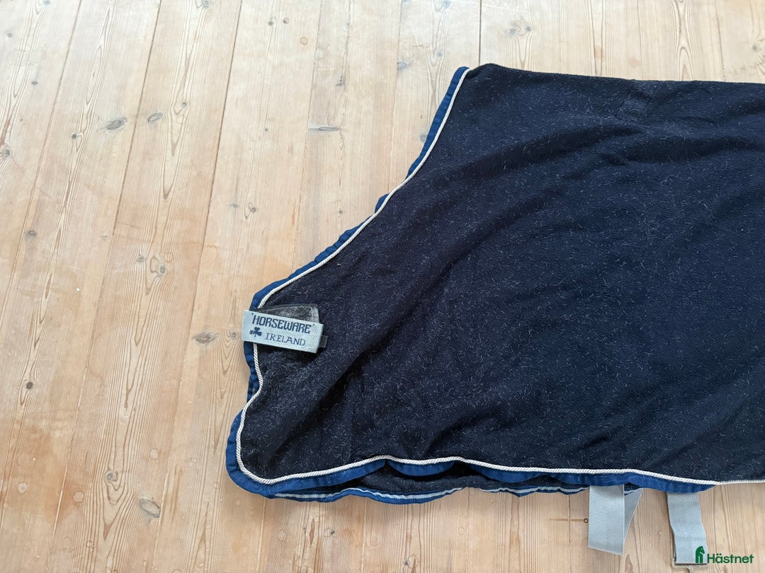 Täcken hästutrustning till salu: Fint flecce täcke! i Höllviken - Annons 3