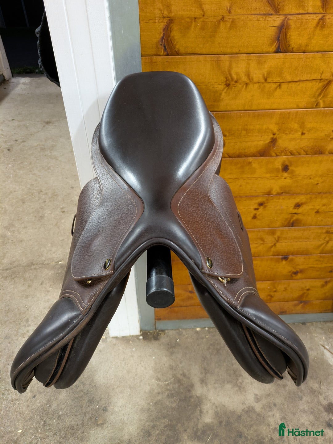 Sadlar hästutrustning till salu: Trevlig hoppsadel till billig peng i Loftahammar - Annons 2