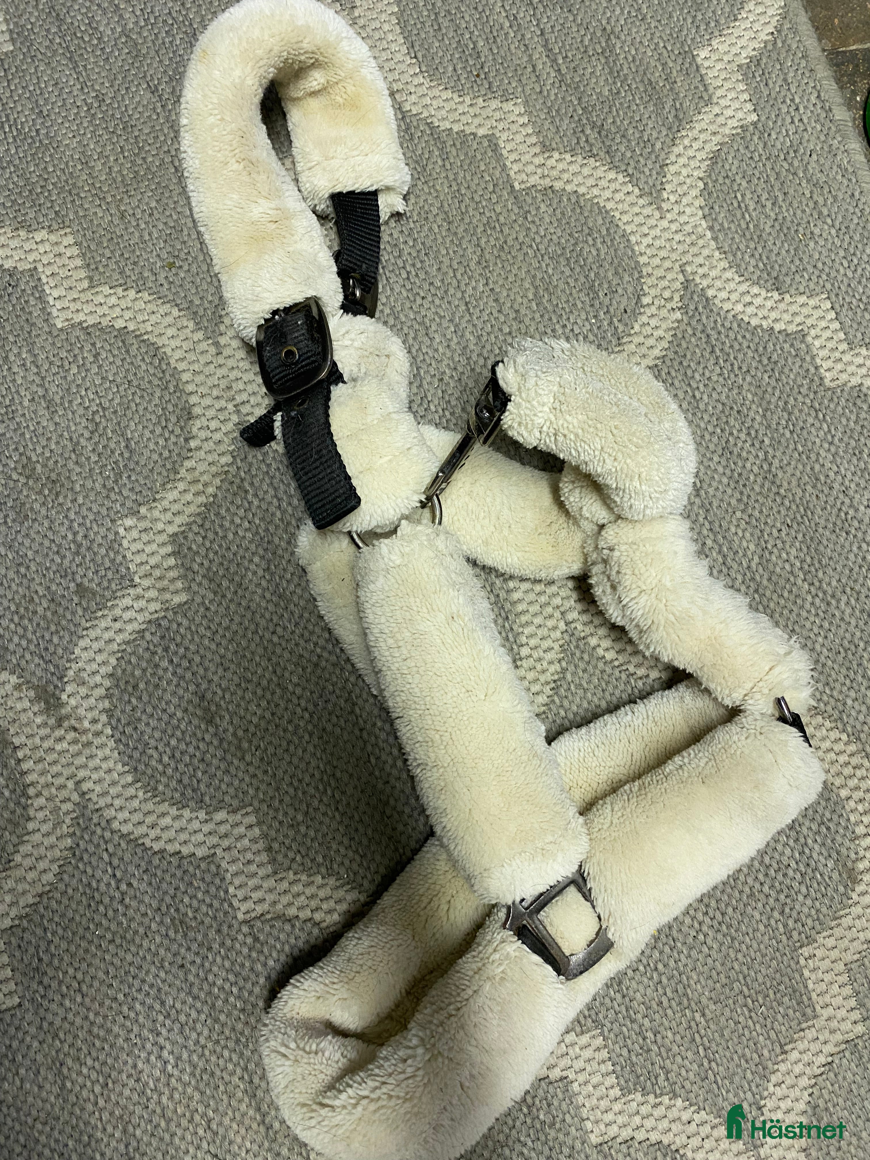 Övrig Hästutrustning hästutrustning till salu: Fluff grimma🤍 i Klagstorp - Annons 1