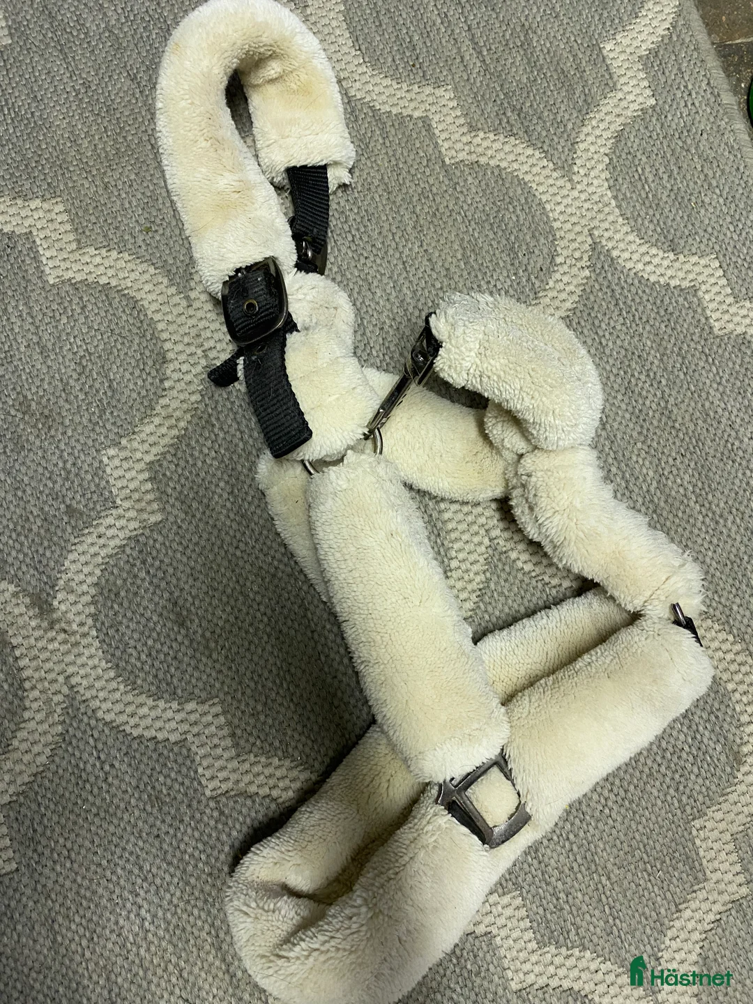 Övrig Hästutrustning hästutrustning till salu: Fluff grimma🤍 i Klagstorp - Annons 1