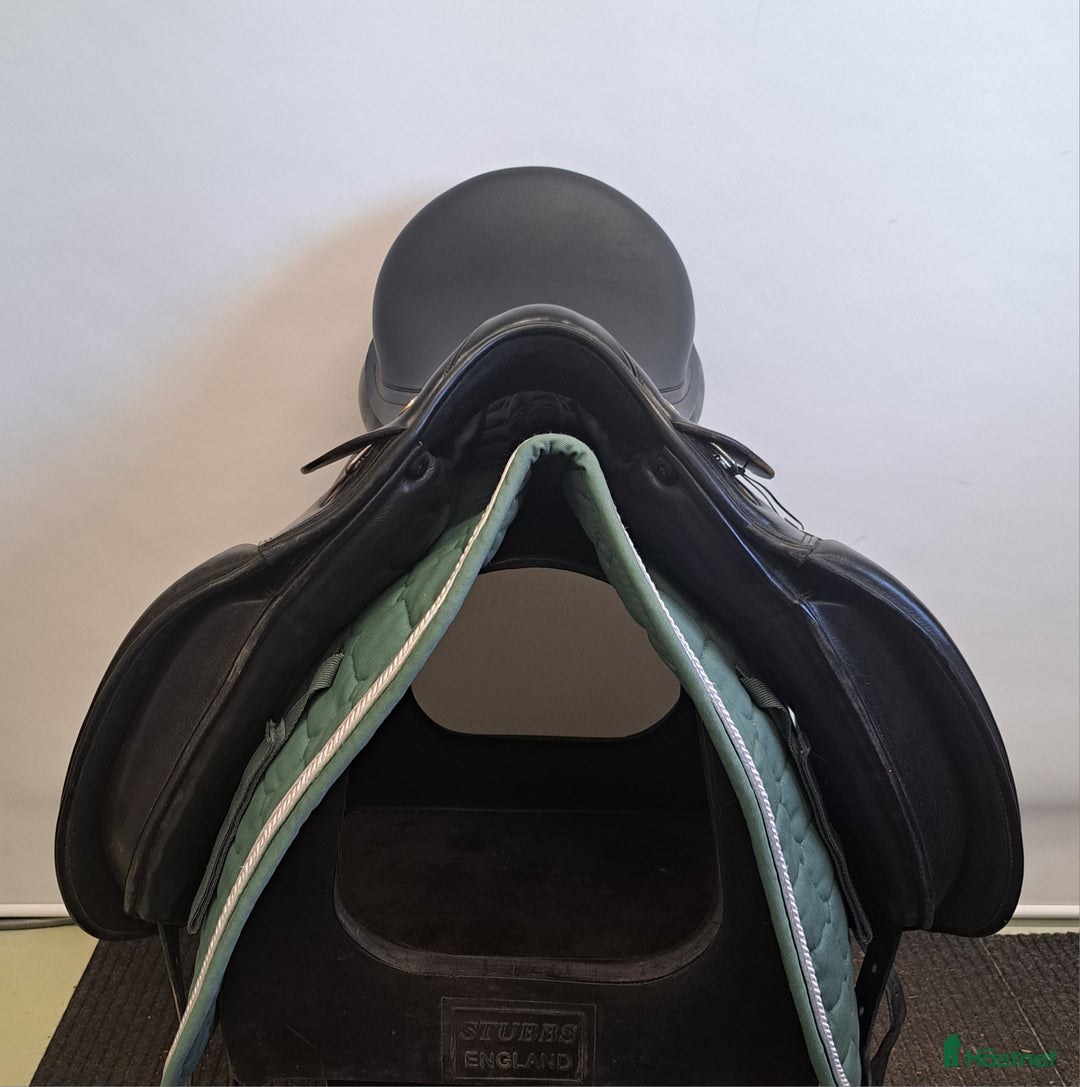 Sadlar hästutrustning till salu: Prestige Hippos Dressage i Färnäs - Annons 2