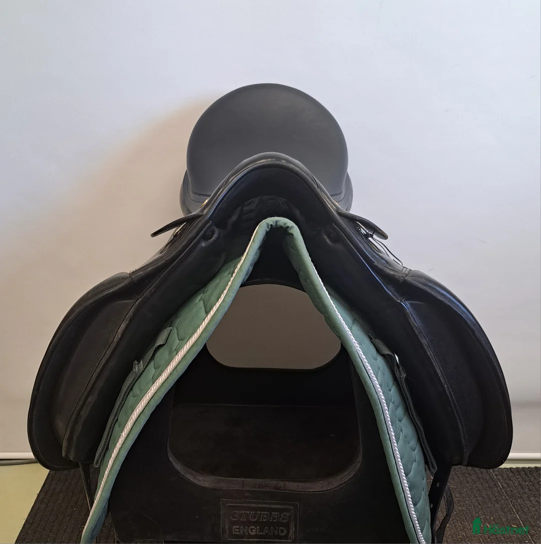 Sadlar hästutrustning till salu: Prestige Hippos Dressage i Färnäs - Annons 2