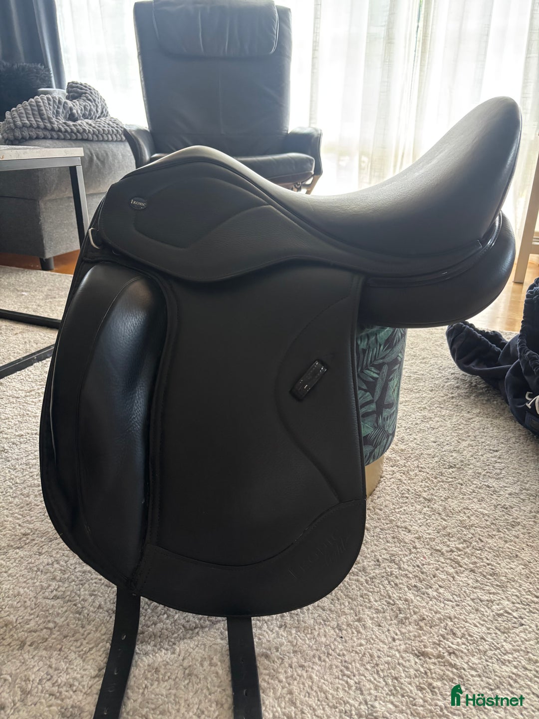 Sadlar hästutrustning till salu: Ikonic light hybrid 16,5” koppjärn i Karlstad - Annons 1