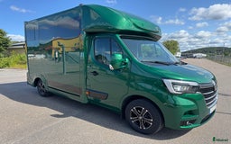Hästlastbilar  fordon & transport till salu: Nybyggd Hästbuss Renault Master i Partille - Bild 1