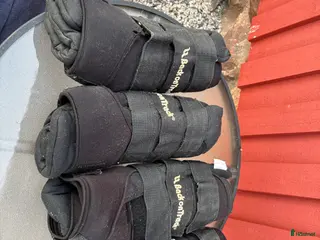 Täcken hästutrustning till salu: Täcken, bandage och transportskydd - Annons 1
