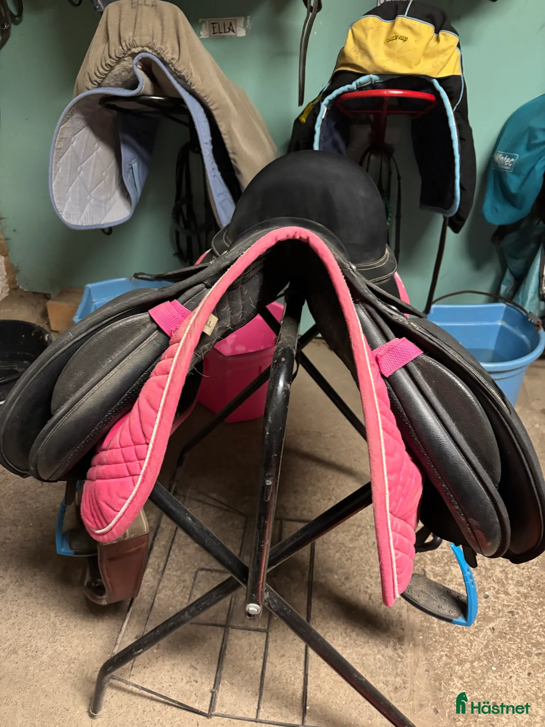 Sadlar hästutrustning till salu: Svart allround sadel  i Västerås - Annons 2