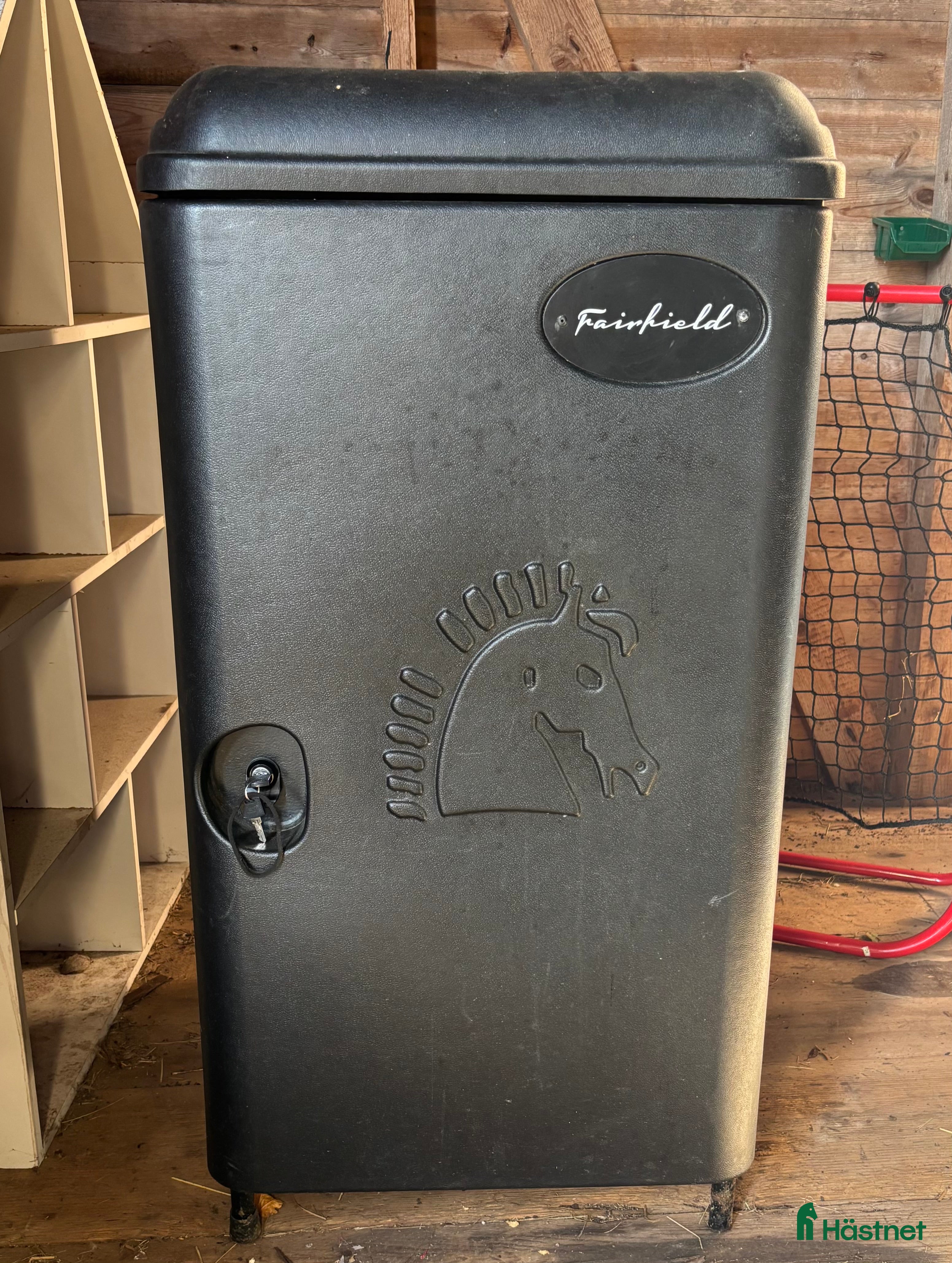 Stallinredning, stängsel & gård övrig utrustning till salu: Sadelskåp - Annons 1