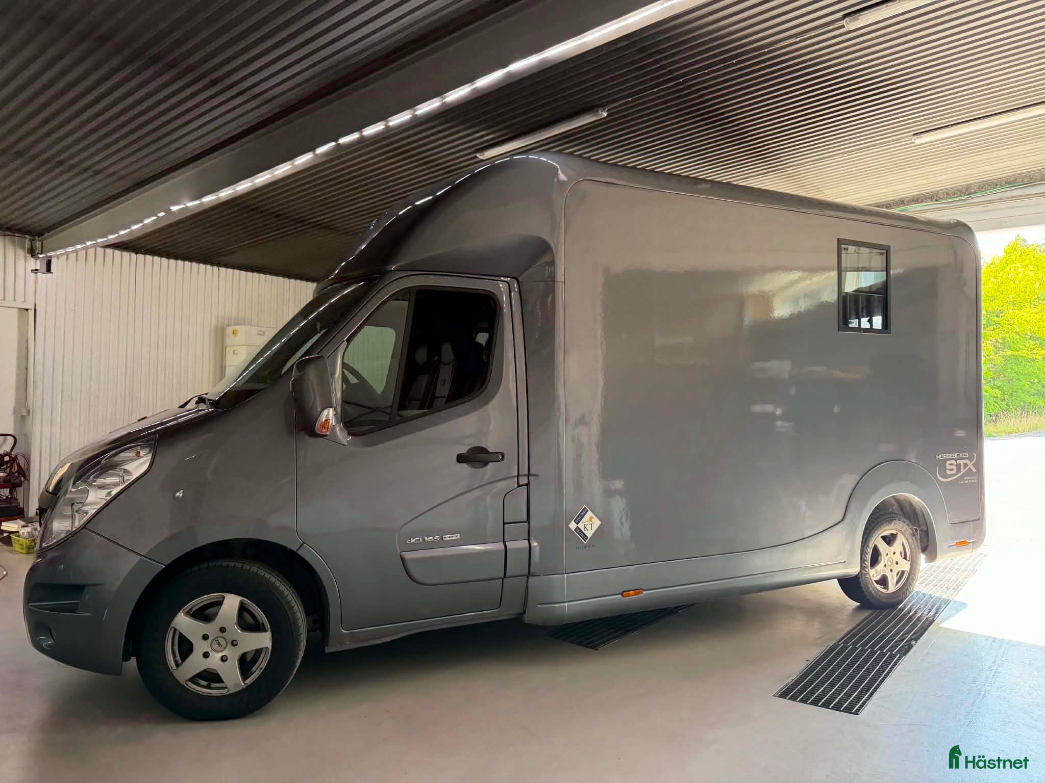 Hästlastbilar  fordon & transport till salu: STX hästlastbil med 3 sits och stor sadelkammare!  - Annons 7