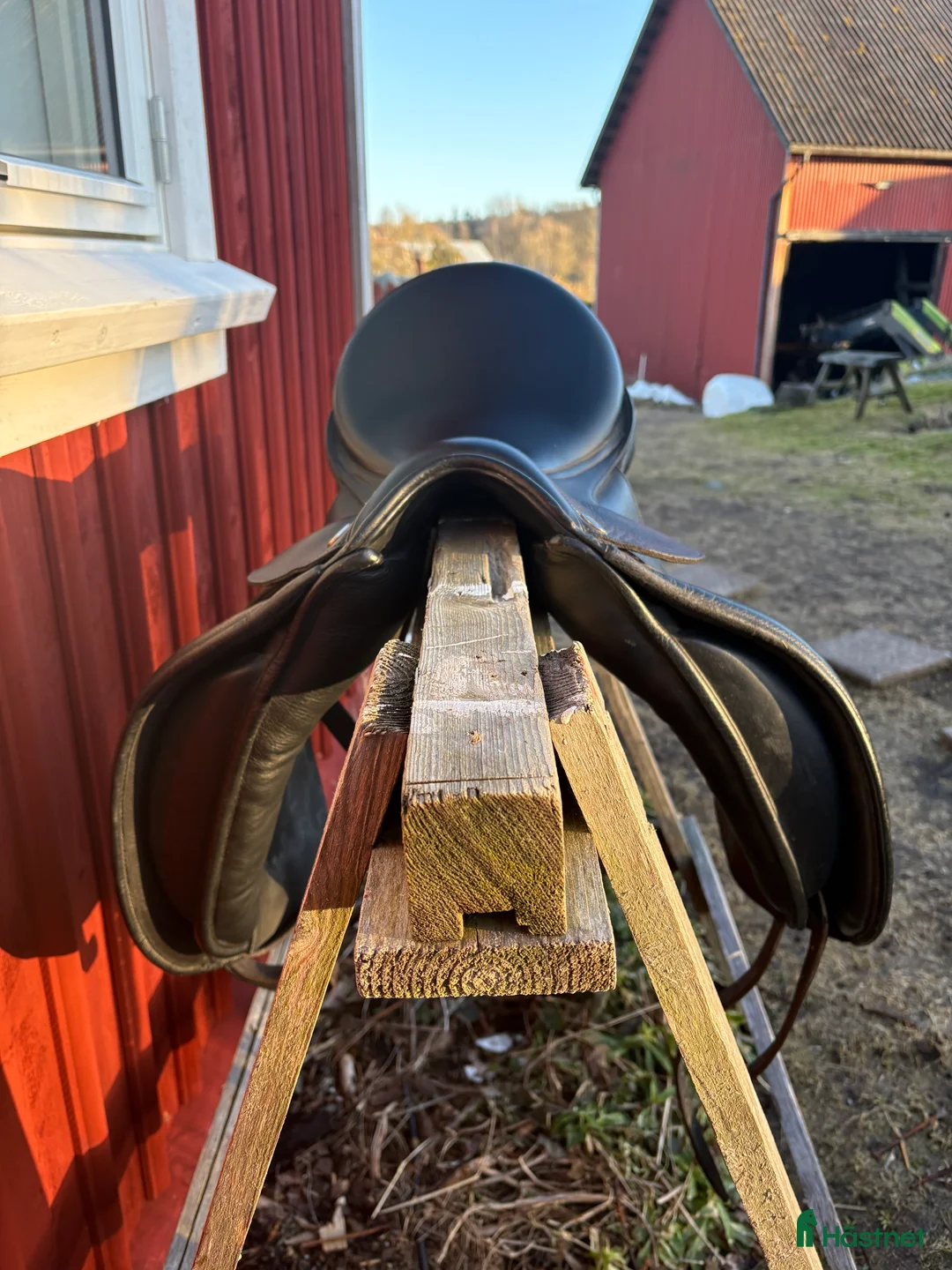 Sadlar hästutrustning till salu: Dressyrsadel Lippo i Hamburgsund - Annons 2