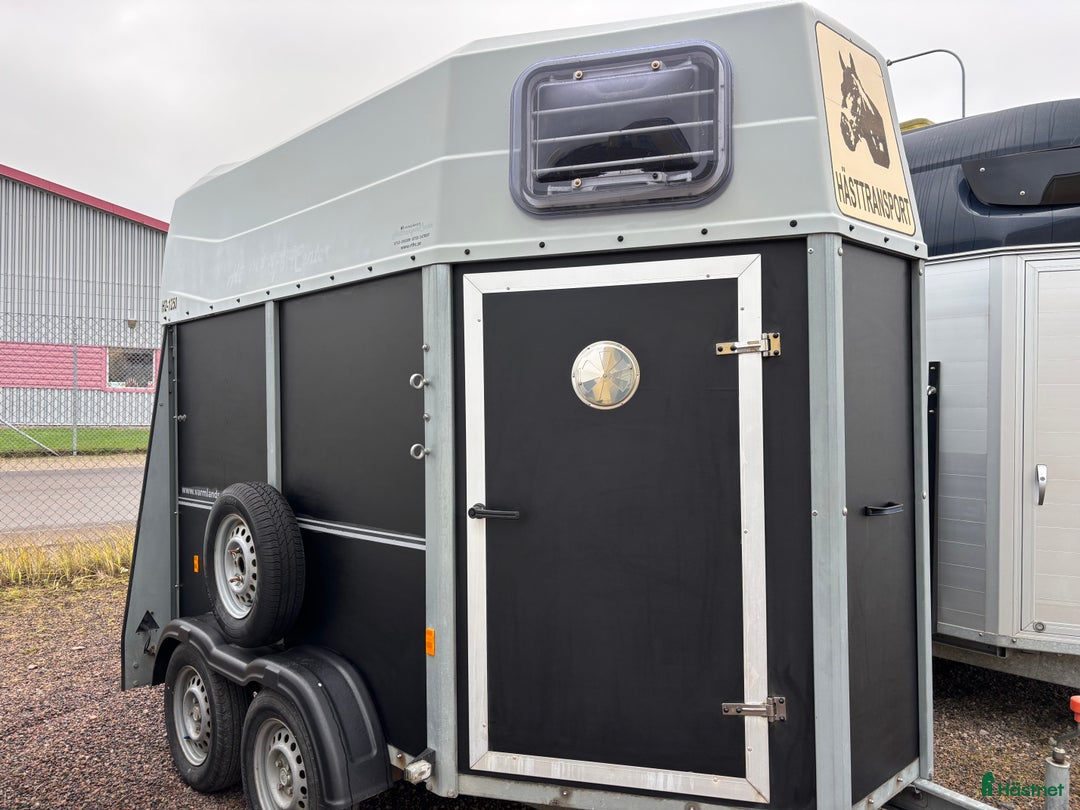 Hästtransporter  fordon & transport till salu: Nytt golv  i Skurup - Annons 1