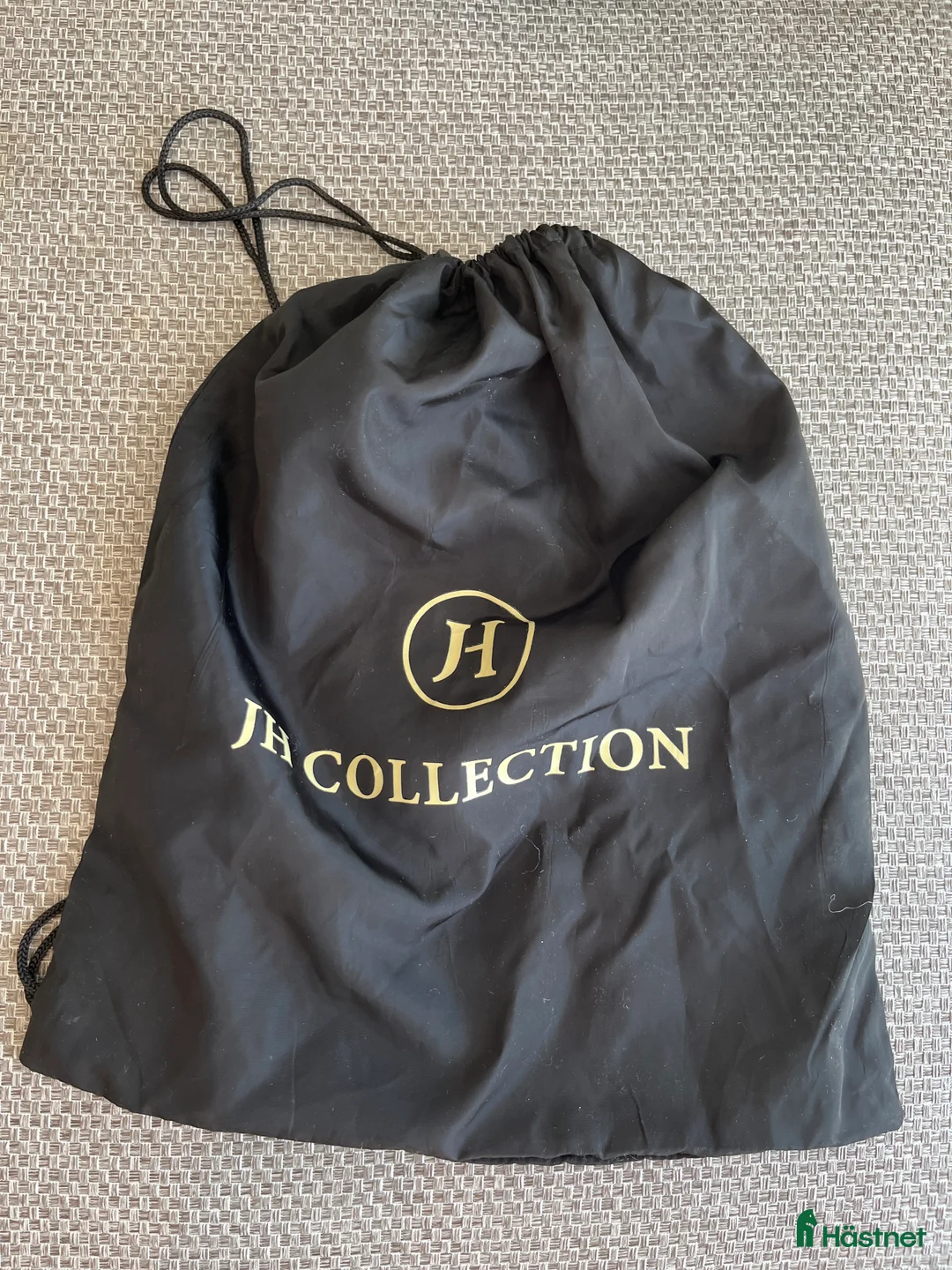 Övrig utrustning övrig utrustning till salu: Hjälmfodral skänkes - Annons 1