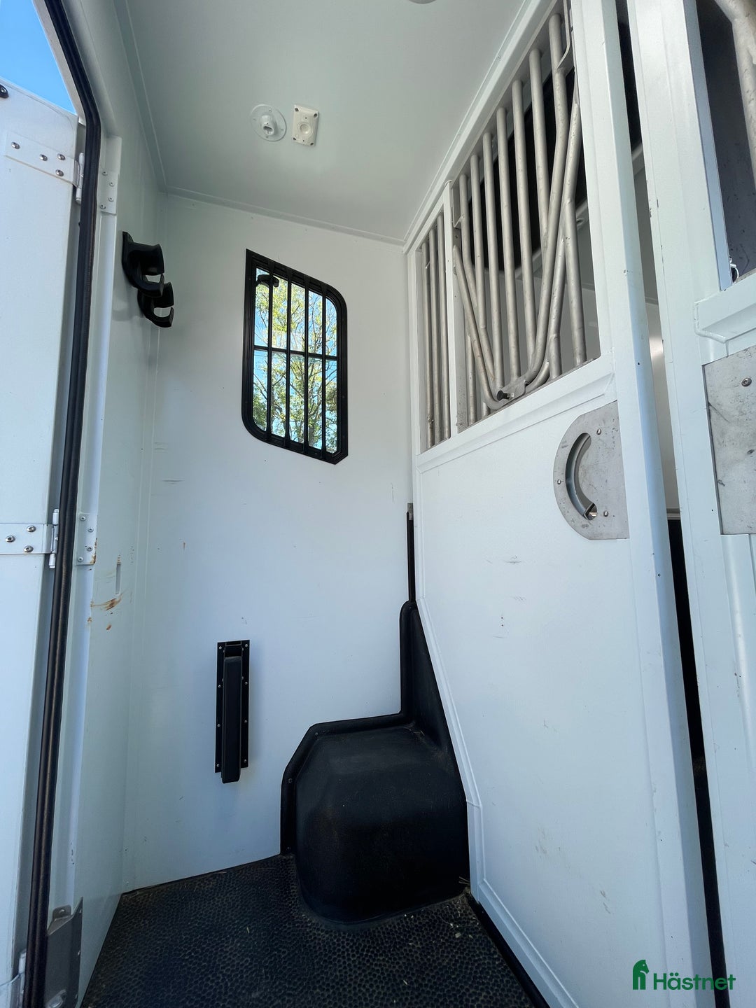 Hästlastbilar  fordon & transport till salu: Hästlastbil Theault låga mil billig skatt stuteri  i Flyinge - Annons 6