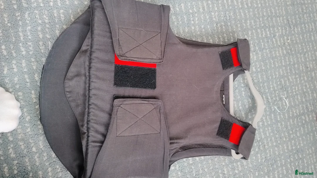 Säkerhetsvästar ryttarutrustning till salu: Säkerhetsväst  - Annons 1