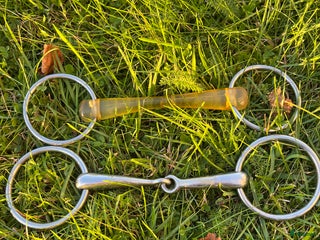 Bett hästutrustning till salu: tvådelat bett i Aneby - Annons 3