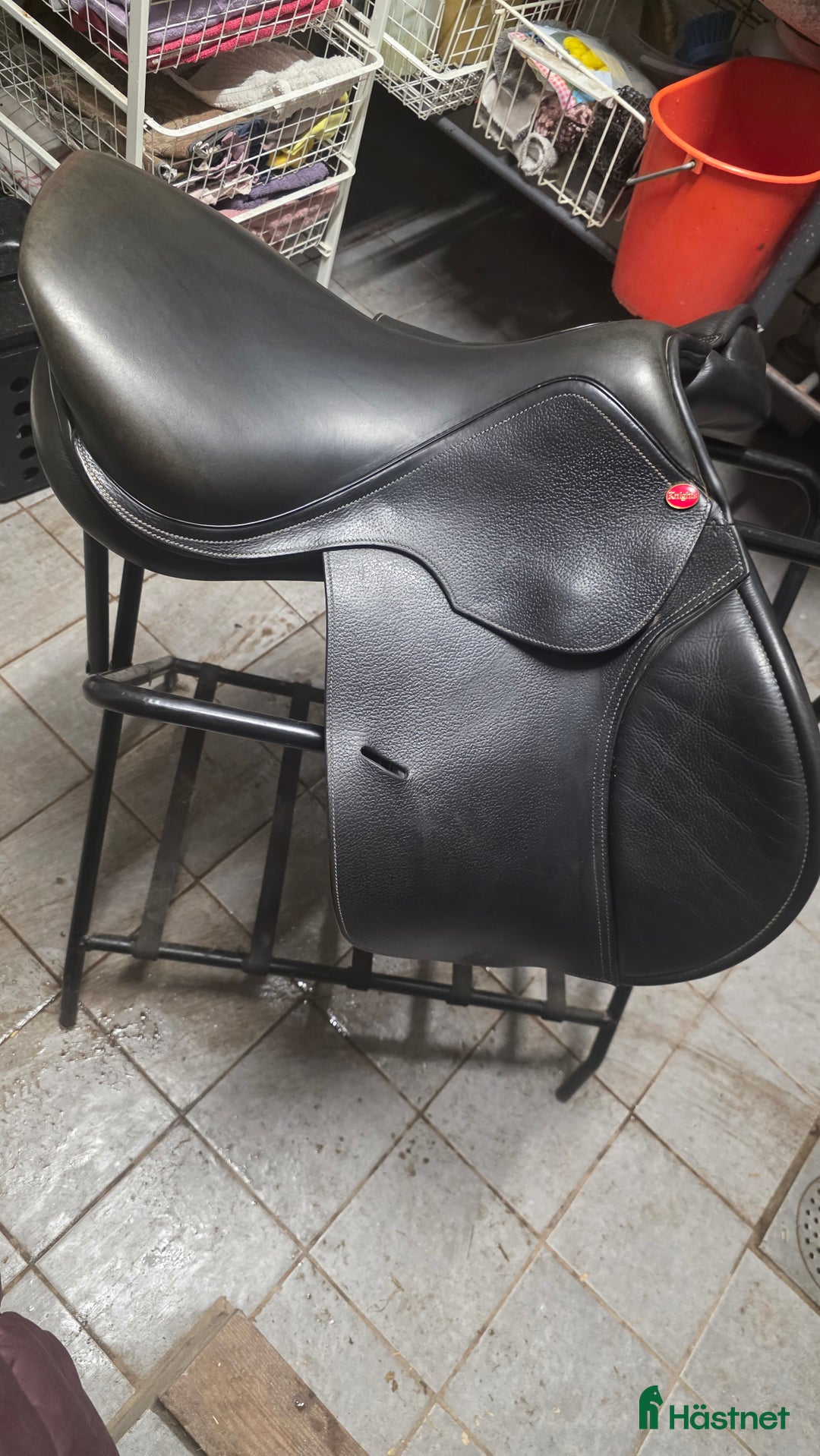 Sadlar hästutrustning till salu: Hoppsadel 17" i Vassmolösa - Annons 2
