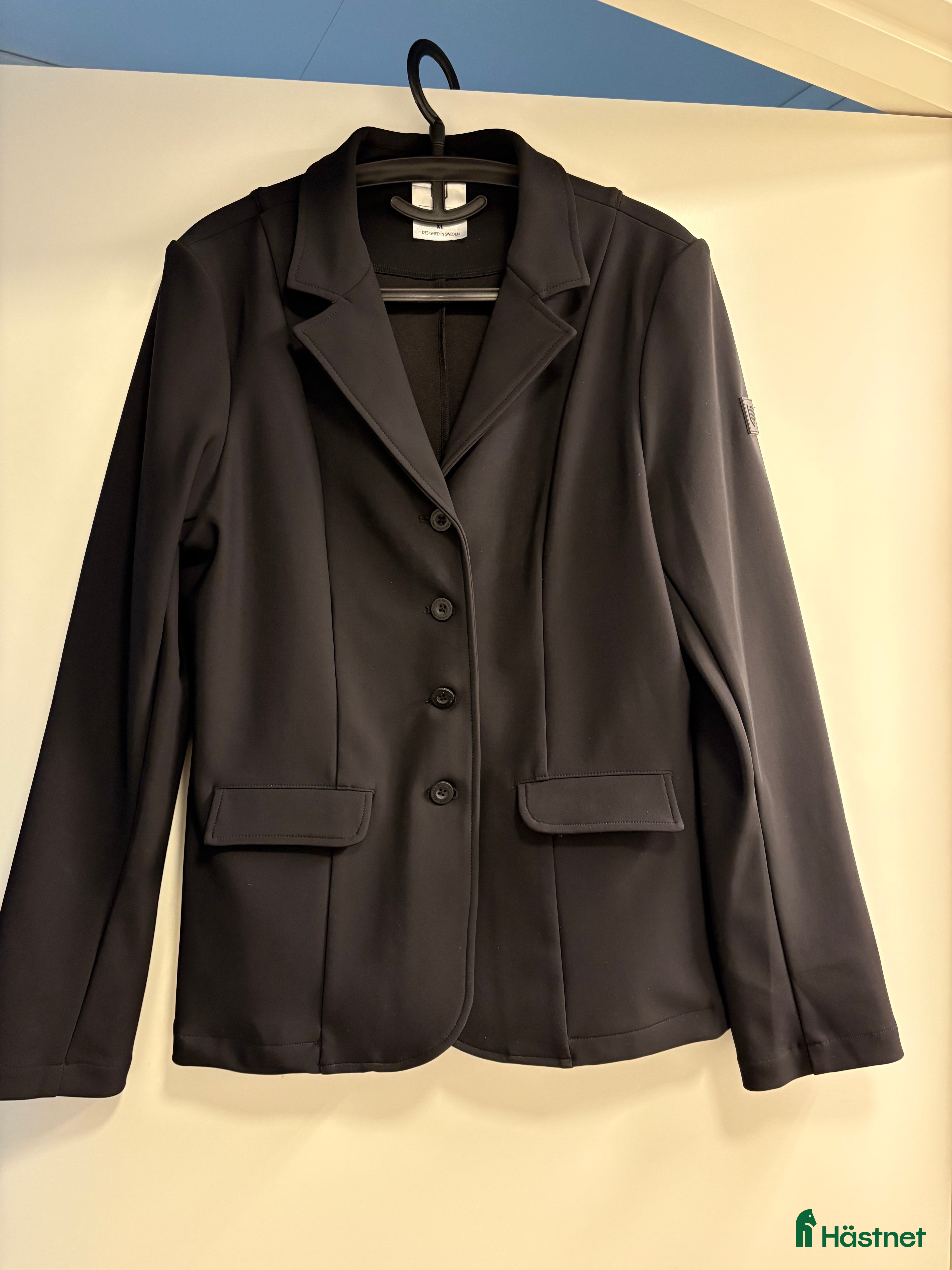 Jackor & Kavajer ryttarutrustning till salu: Maya Delorez tävlingskavaj  i Häljarp - Annons 4