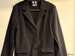 Jackor & Kavajer ryttarutrustning till salu: Maya Delorez tävlingskavaj i Häljarp - Annons 4