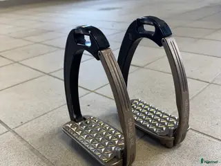 Stigbyglar hästutrustning Tech stirrups - Annons 1