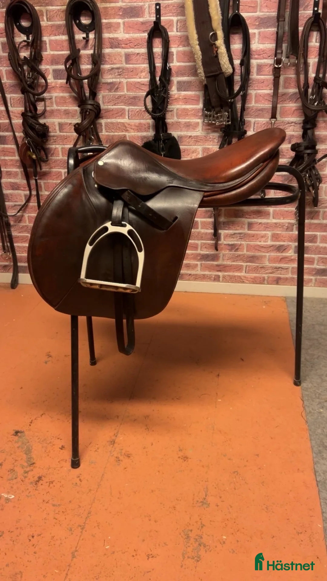 Sadlar hästutrustning till salu: Butet hoppsadel  - Annons 1