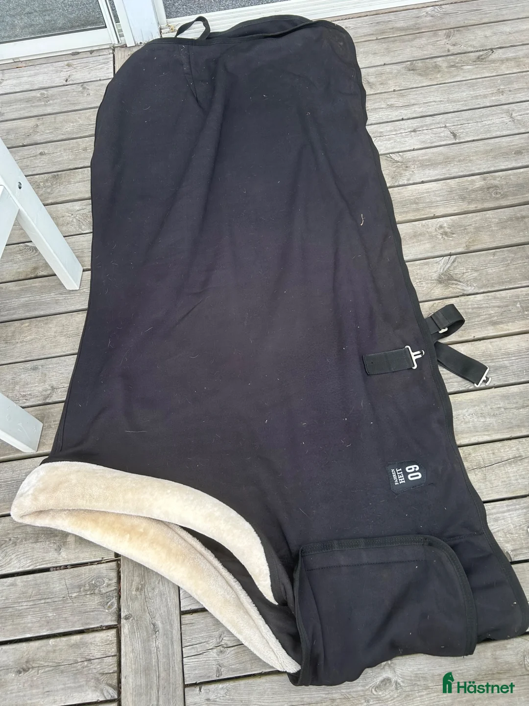 Täcken hästutrustning till salu: Fint svart täcke 145cm  - Annons 3