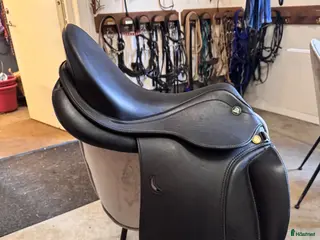 Sadlar hästutrustning Prestige happy VSD 15" allround mot dressyr - Annons 11