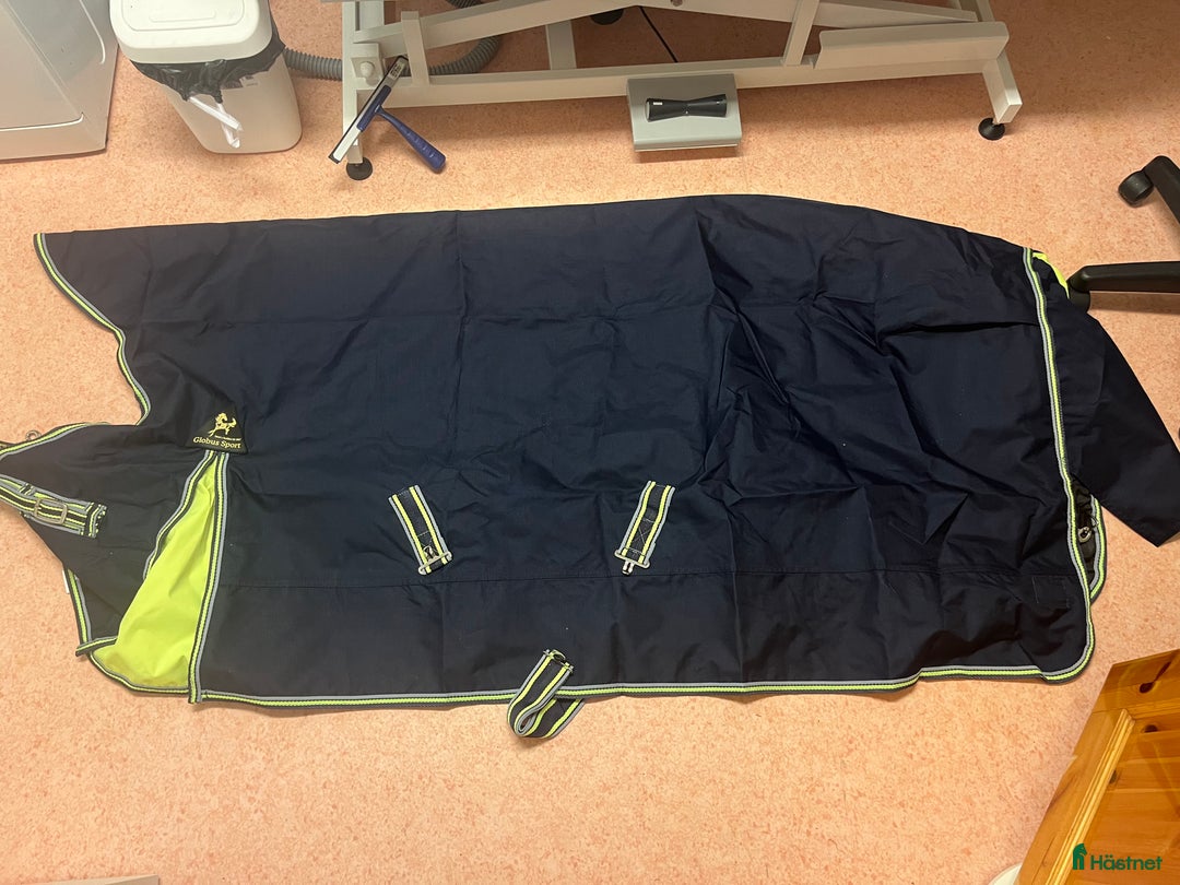 Täcken hästutrustning till salu: Nytt Globus regntäcke 125 i Värmdö - Annons 1