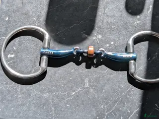 Bett hästutrustning Sally Titan Fasta ringar - Annons 1