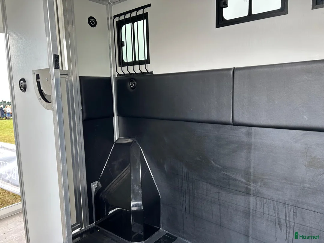 Hästlastbilar  fordon & transport till salu: Equi-Trek Ikonik lastar 1000 kg  i Teckomatorp - Annons 11