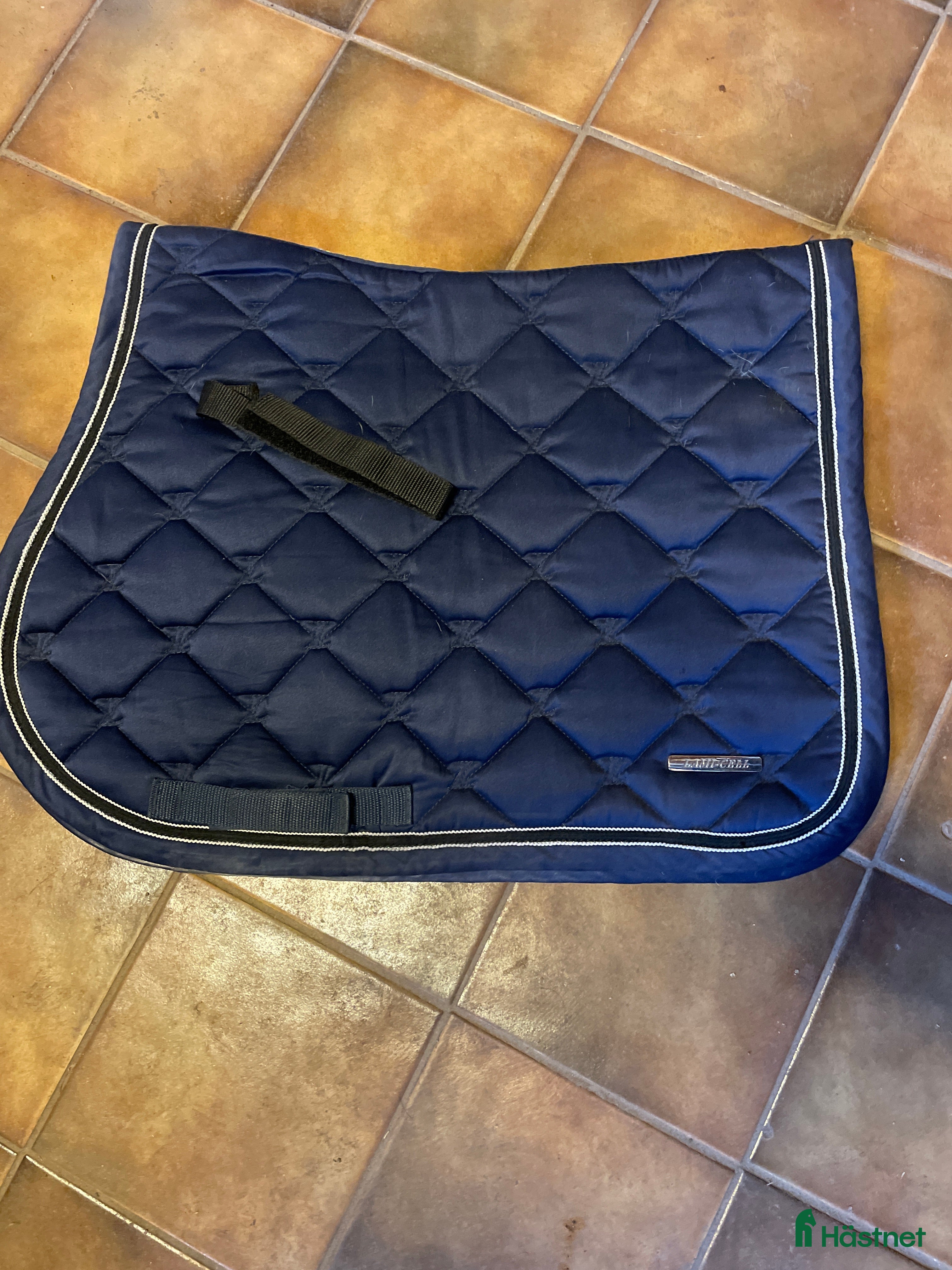 Schabrak & Vojlockar hästutrustning till salu: Fint lamicell schabrak  i Björköby - Annons 2