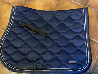 Schabrak & Vojlockar hästutrustning till salu: Fint lamicell schabrak i Björköby - Annons 1