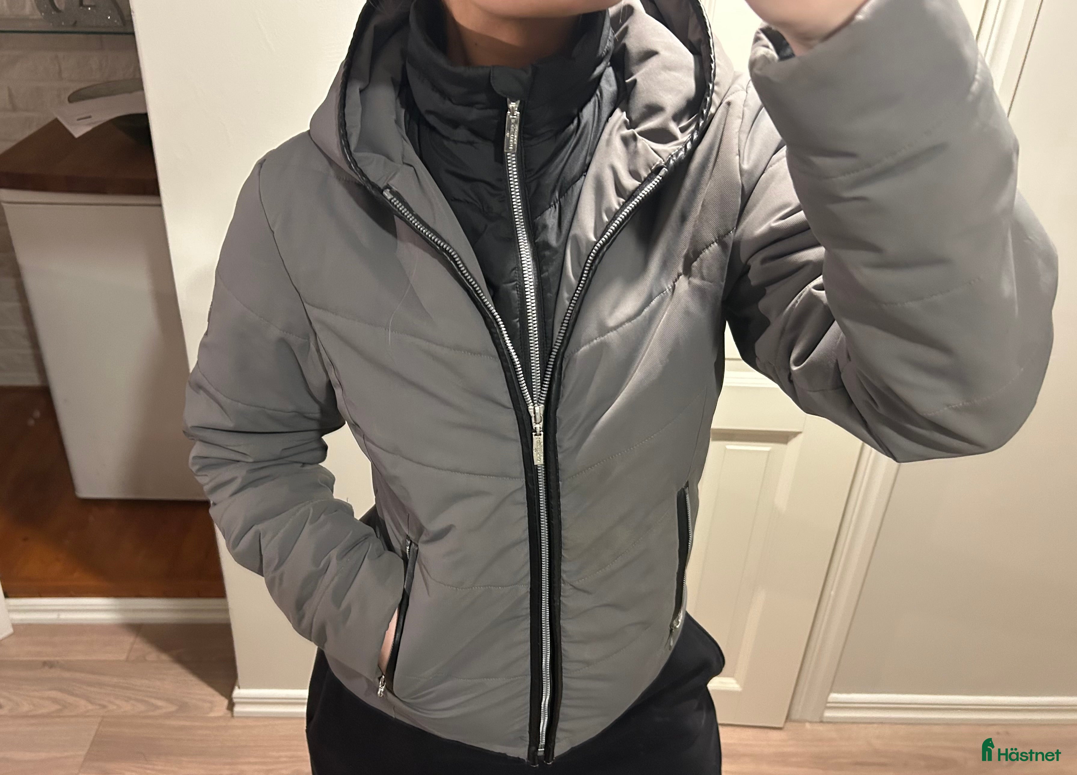 Jackor & Kavajer ryttarutrustning till salu: Equestrian Stockholm jacka  i Uddevalla - Annons 24