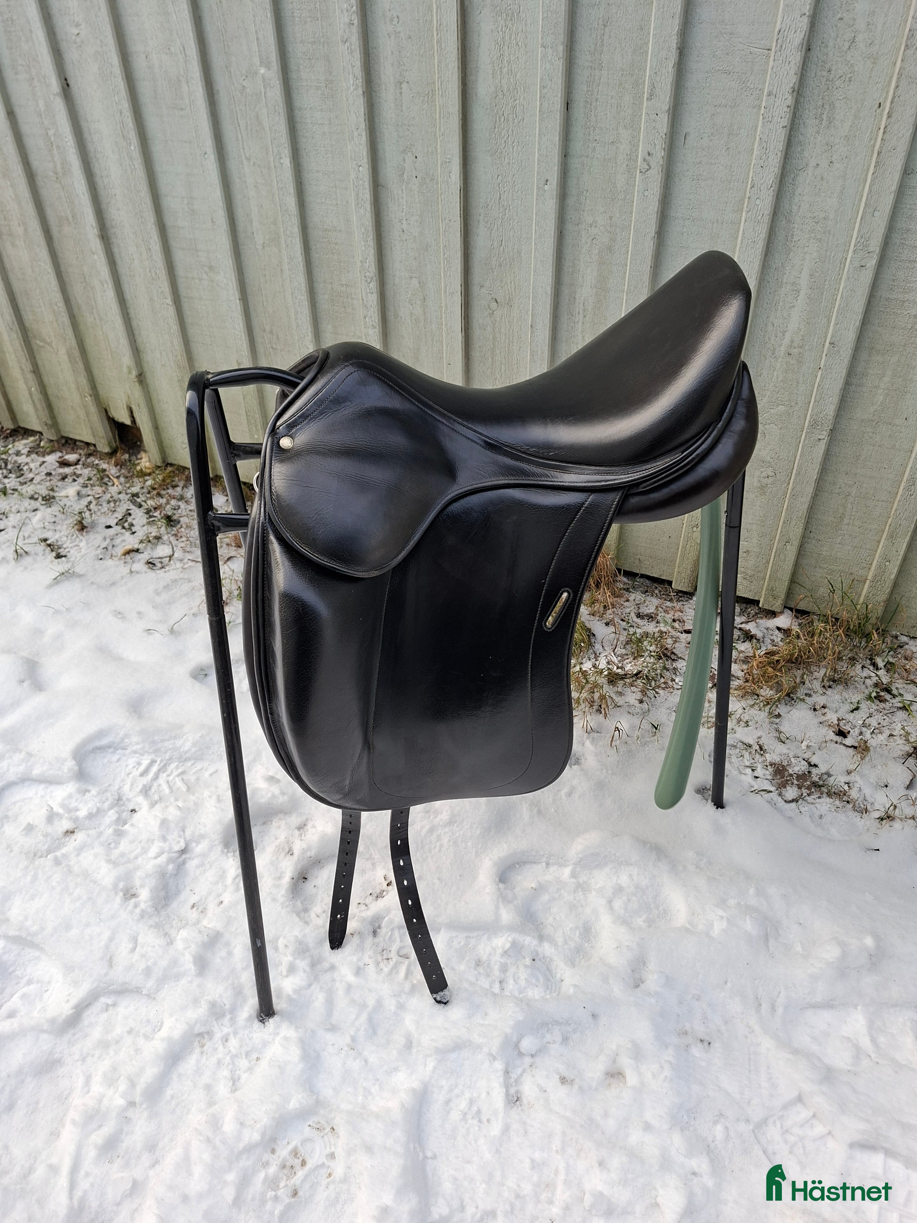 Sadlar hästutrustning Childeric Dac 17,5 tum i Fjärås - Annons 3