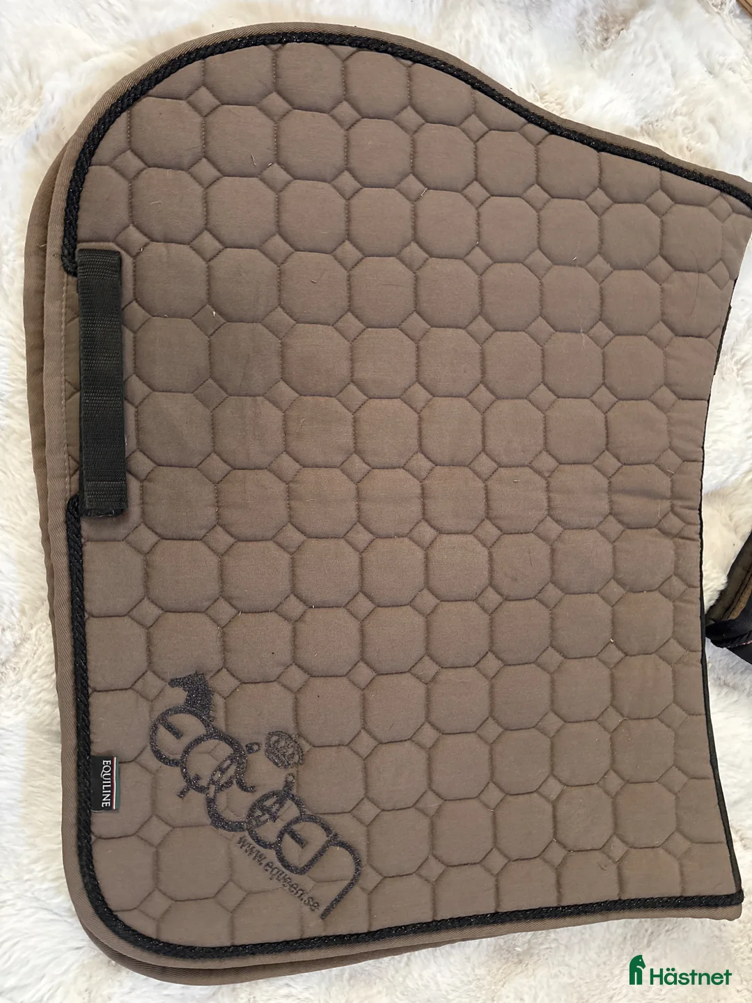 Schabrak & Vojlockar hästutrustning till salu: Fint equiline schabrak🌸 - Annons 2