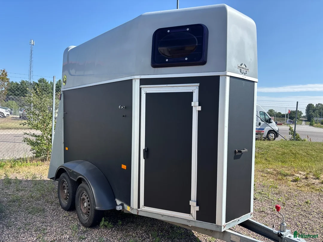 Hästtransporter  fordon & transport till salu: Nyrenoverad Humbaur Singel - Annons 1