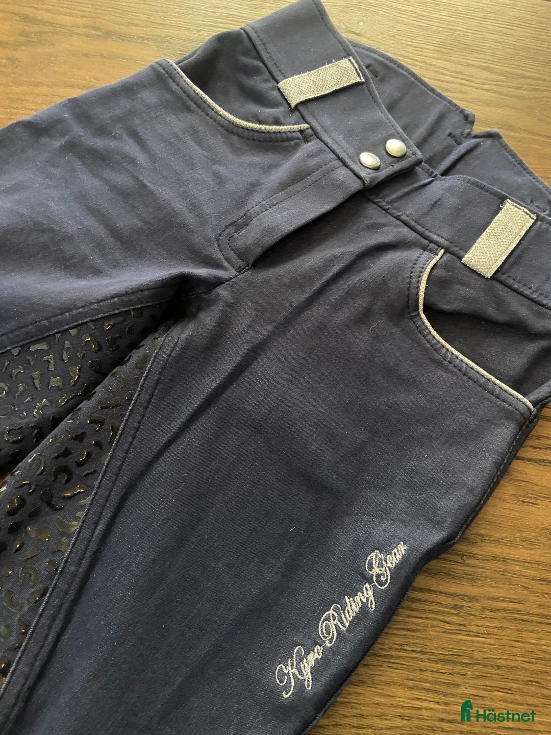 Ridbyxor ryttarutrustning till salu: Ridbyxor med snygga detaljer  i Varberg - Annons 5