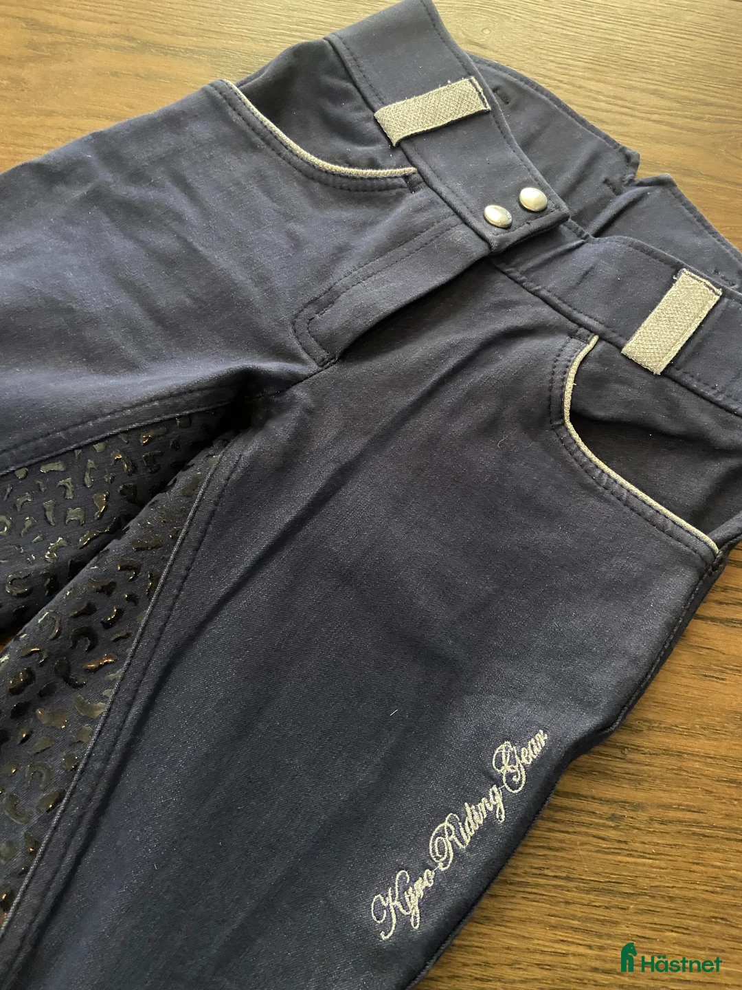 Ridbyxor ryttarutrustning till salu: Ridbyxor med snygga detaljer  i Varberg - Annons 5