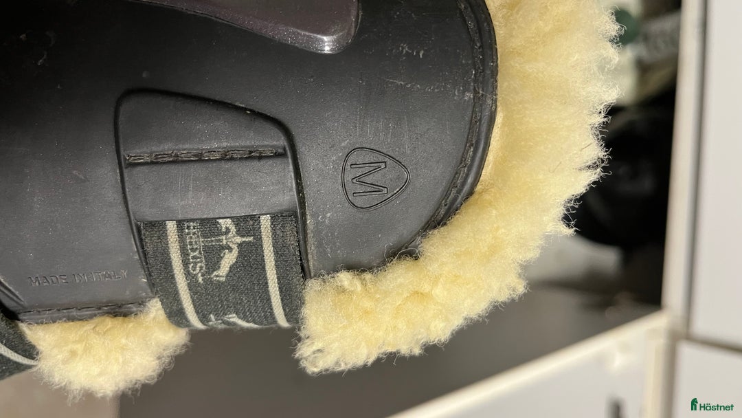 Benskydd hästutrustning till salu: Fina fluff verdus skydd! i Sjuntorp - Annons 5