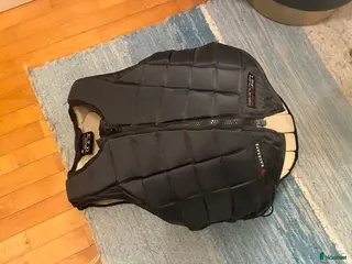 Säkerhetsvästar ryttarutrustning till salu: Race safe väst str. XL Child - Annons 1