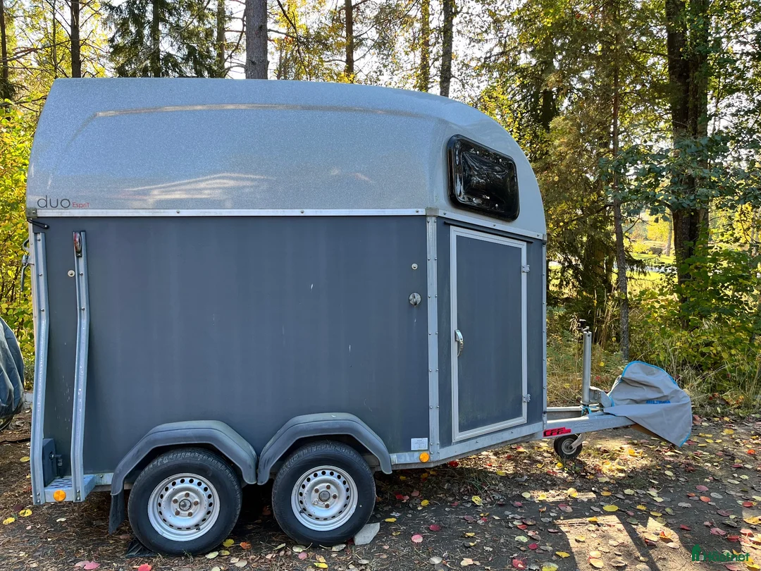 Hästtransporter  fordon & transport till salu: Nyservad och besiktigad med aluminium golv  -Fin! - Annons 3